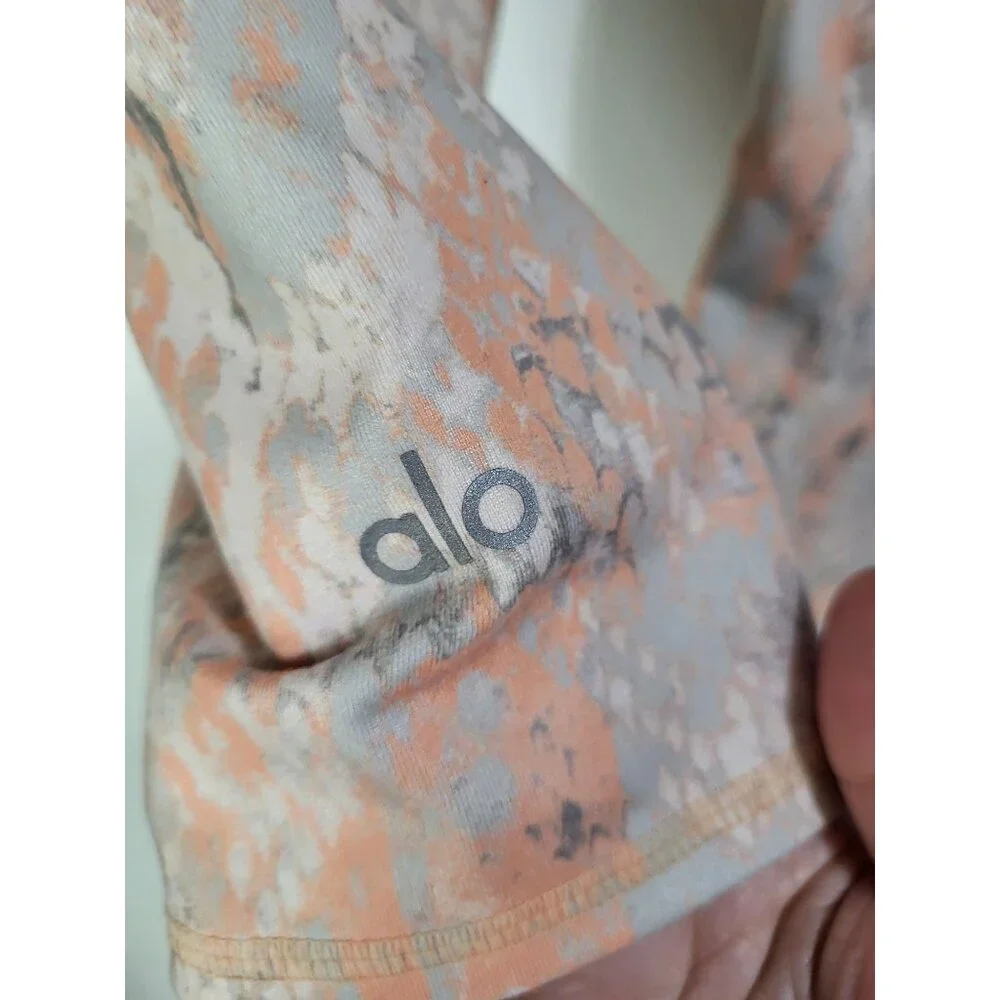 ALO Capri Cropped Legging Snake Print Peach Silver SZ M - Picture 3 of 8